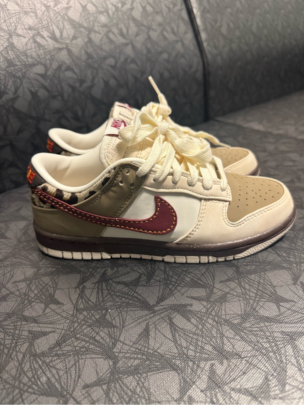 Nike Women’s Low-Top Sneakers in Cream, Burgundy and Olive Women’s size 6